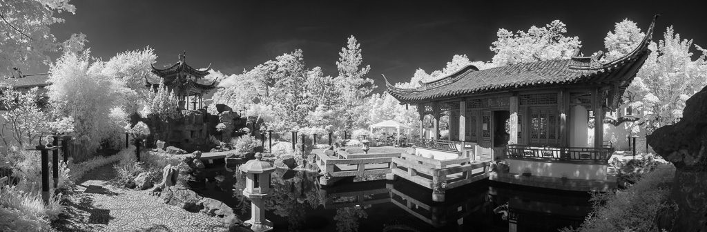 Chinesische Garten in Stuttgart in Infrarot