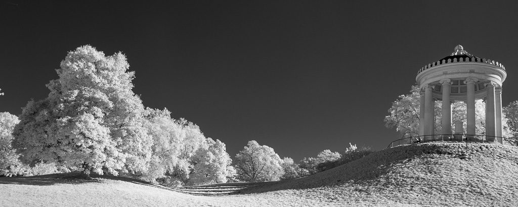 Monopteros im Englischen Garten München - Infrarotfotografie